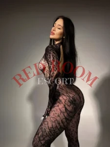 Эскортница Molli - грудь 3, рост 175 см, вес 55 кг, цвет волос Шатенки