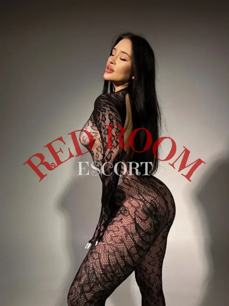 Эскортница Molli - грудь 3, рост 175 см, вес 55 кг, цвет волос Шатенки