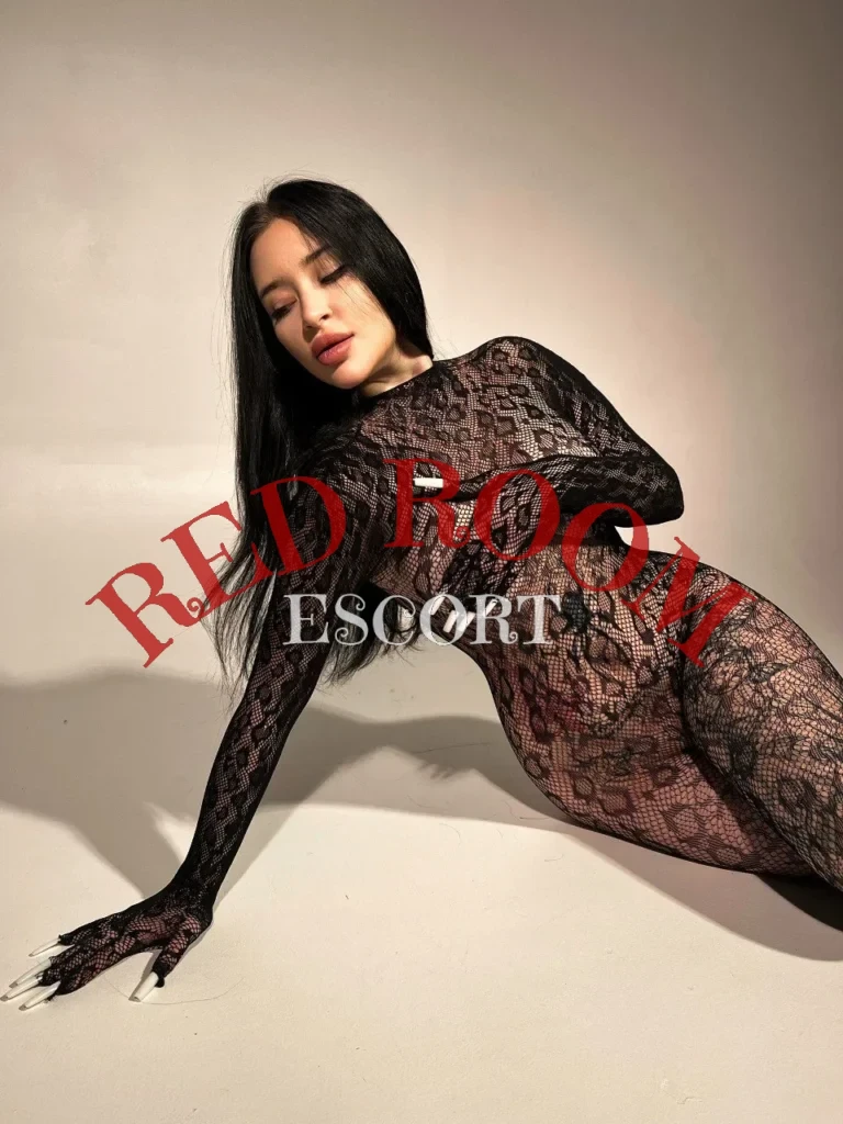 Эскортница Molli - грудь 3, рост 175 см, вес 55 кг, цвет волос Шатенки