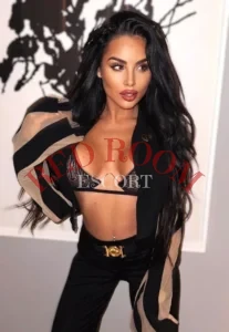 Эскортница Ева - грудь 4, рост 170 см, вес 51 кг, цвет волос Шатенки