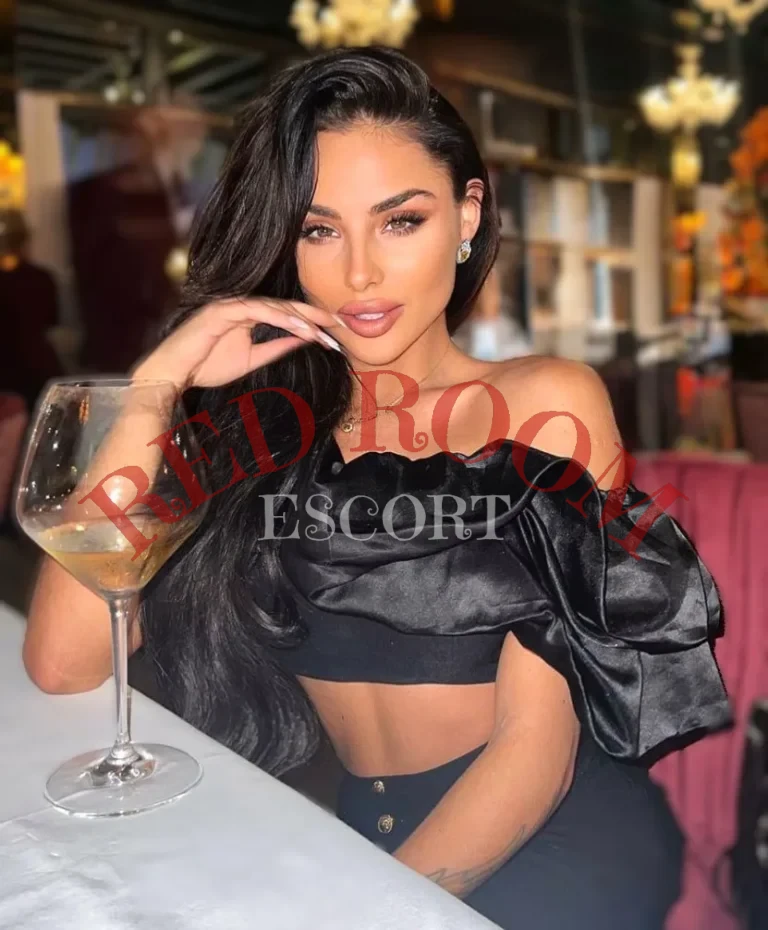 Эскортница Ева - грудь 4, рост 170 см, вес 51 кг, цвет волос Шатенки