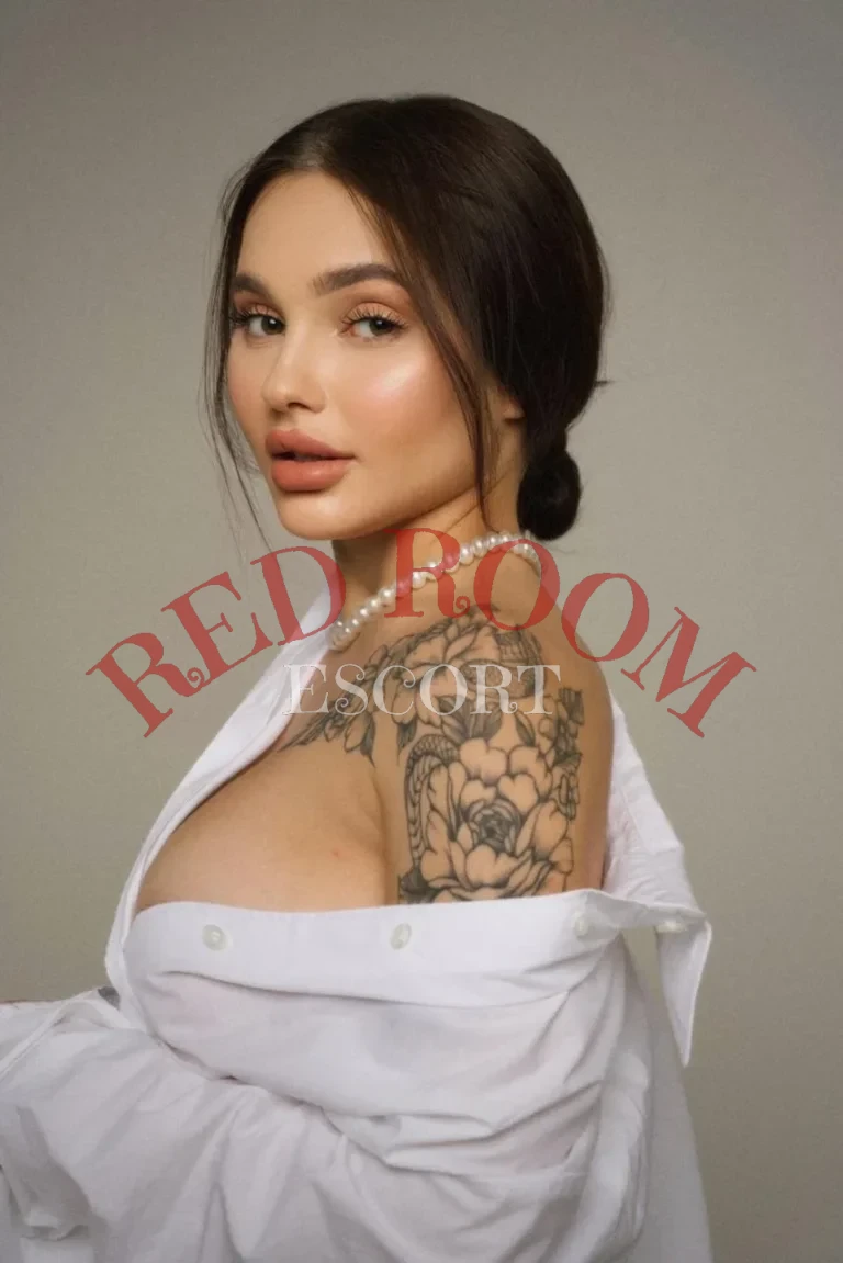 Эскортница Аня - грудь 3, рост 158 см, вес 53 кг, цвет волос Шатенки