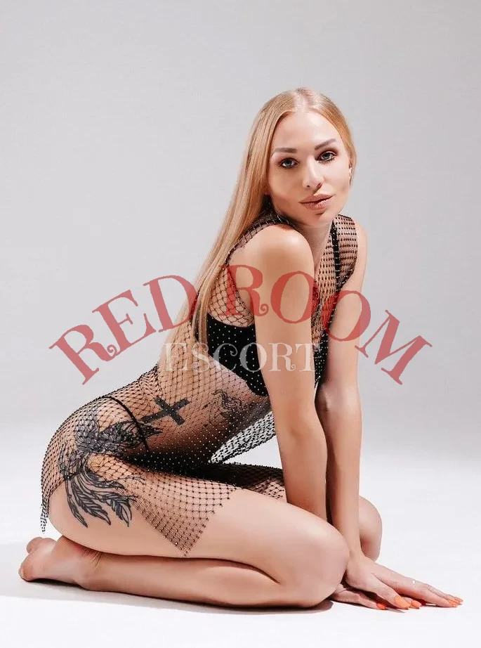 Эскортница Стася - грудь 2, рост 182 см, вес 60 кг, цвет волос Блондинки