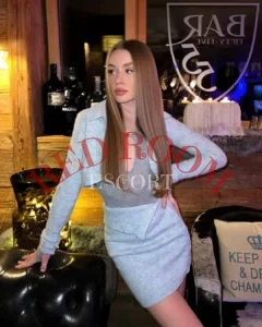 Эскортница Эмили - грудь 1, рост 172 см, вес 57 кг, цвет волос Блондинки