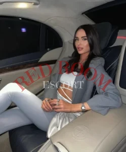 Эскортница Фиона - грудь 1, рост 172 см, вес 56 кг, цвет волос Брюнетки
