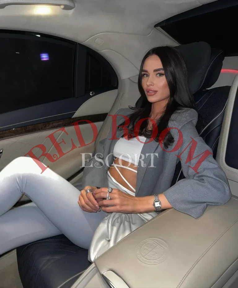 Эскортница Фиона - грудь 1, рост 172 см, вес 56 кг, цвет волос Брюнетки