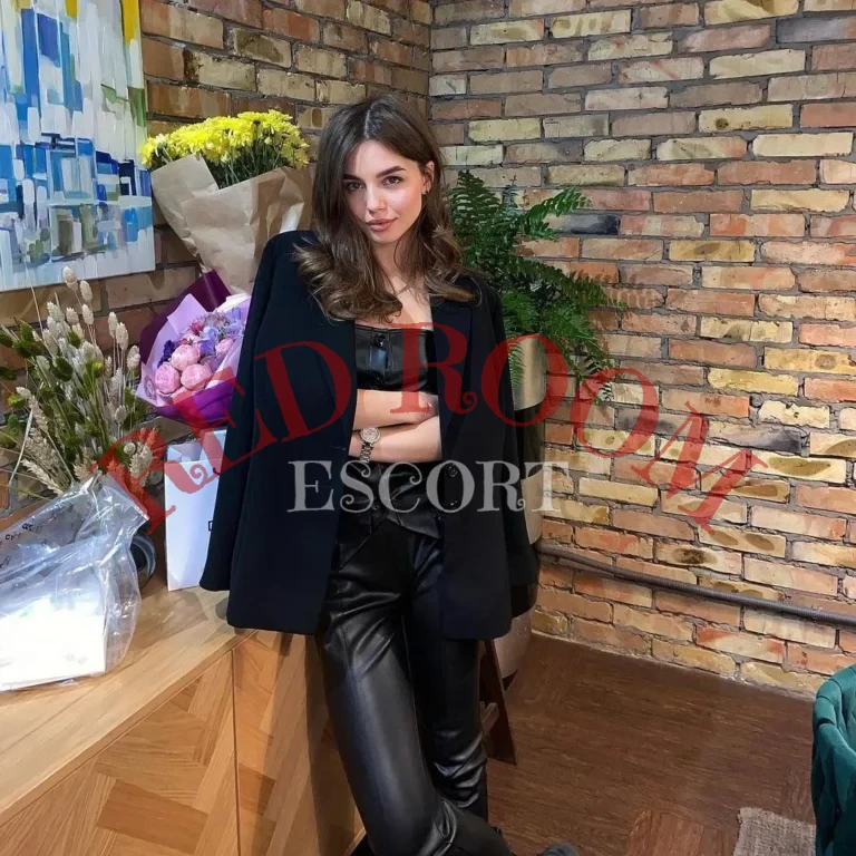 Эскортница Вера - грудь 1, рост 168 см, вес 55 кг, цвет волос Шатенки