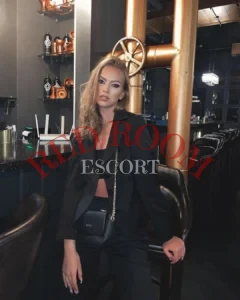 Эскортница Франческа - грудь 1, рост 175 см, вес 57 кг, цвет волос Блондинки
