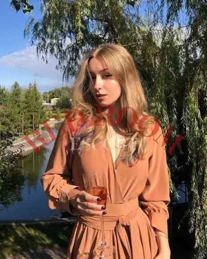 Эскортница Дженна - грудь 1, рост 170 см, вес 56 кг, цвет волос Блондинки
