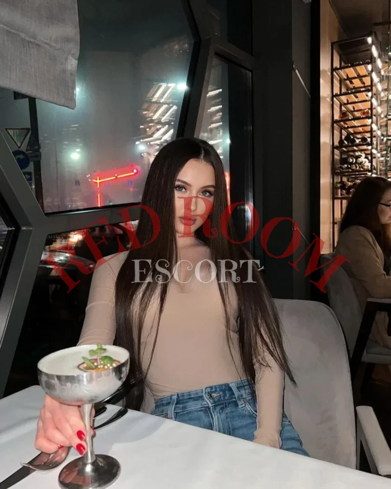Эскортница Джессика - грудь 2, рост 167 см, вес 55 кг, цвет волос Шатенки