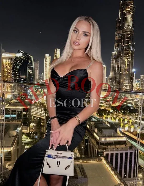 Эскортница Кара - грудь 3, рост 172 см, вес 58 кг, цвет волос Блондинки