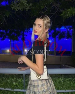 Эскортница Кейтлин - грудь 2, рост 167 см, вес 54 кг, цвет волос Блондинки