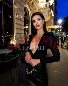 Эскортница Марго - грудь 3, рост 178 см, вес 59 кг, цвет волос Брюнетки