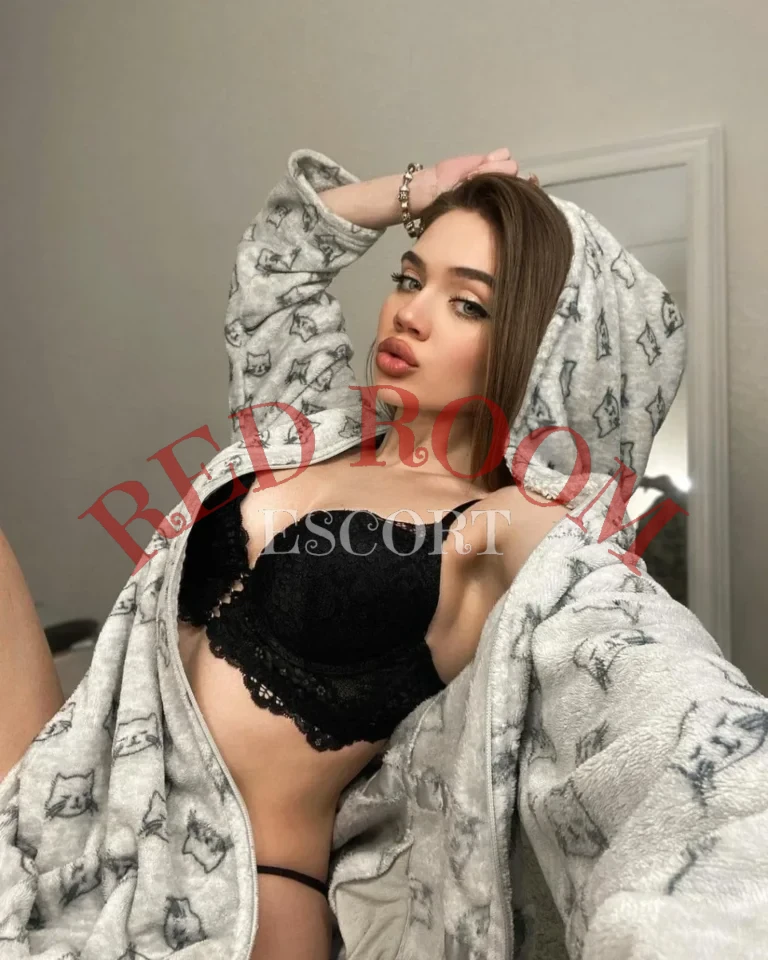 Эскортница Милли - грудь 2, рост 175 см, вес 54 кг, цвет волос Блондинки
