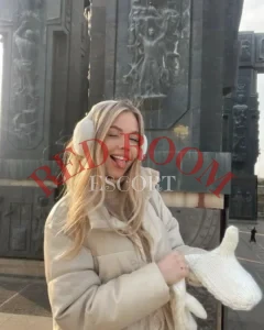 Эскортница Наоми - грудь 1, рост 172 см, вес 57 кг, цвет волос Блондинки
