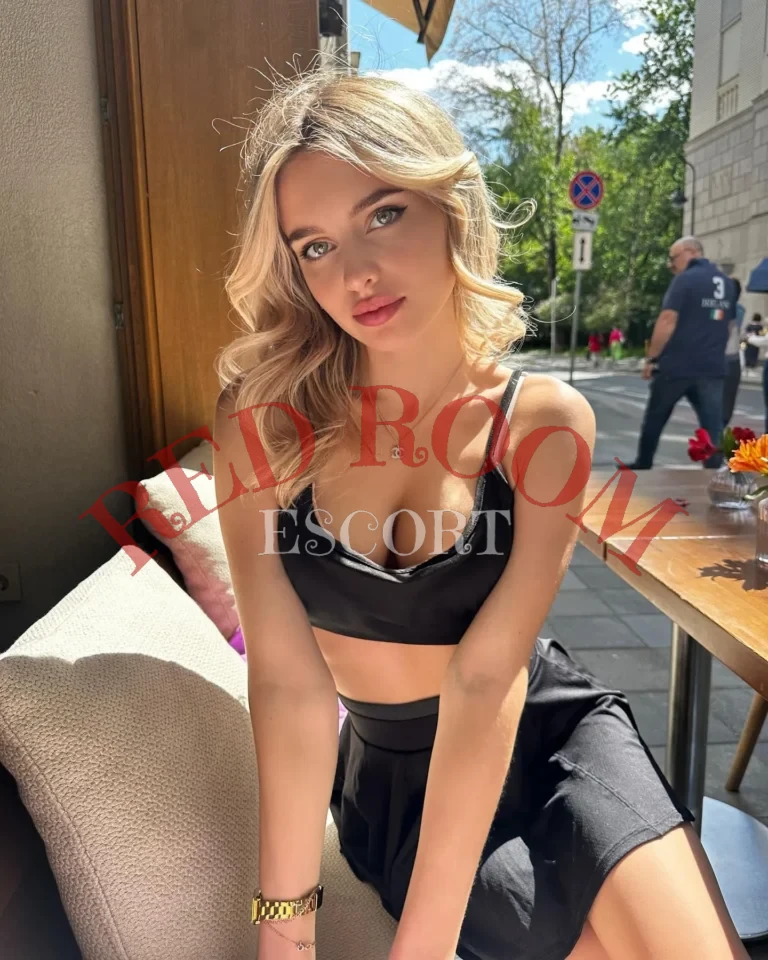Эскортница Нора - грудь 3, рост 175 см, вес 58 кг, цвет волос Блондинки