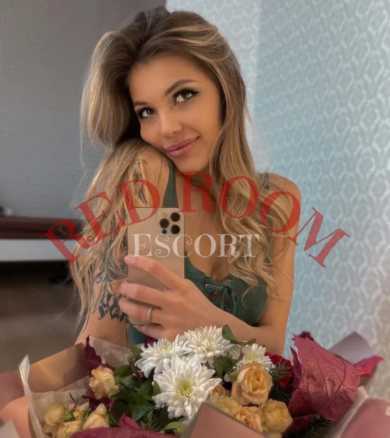 Эскортница Палома - грудь 3, рост 168 см, вес 58 кг, цвет волос Шатенки