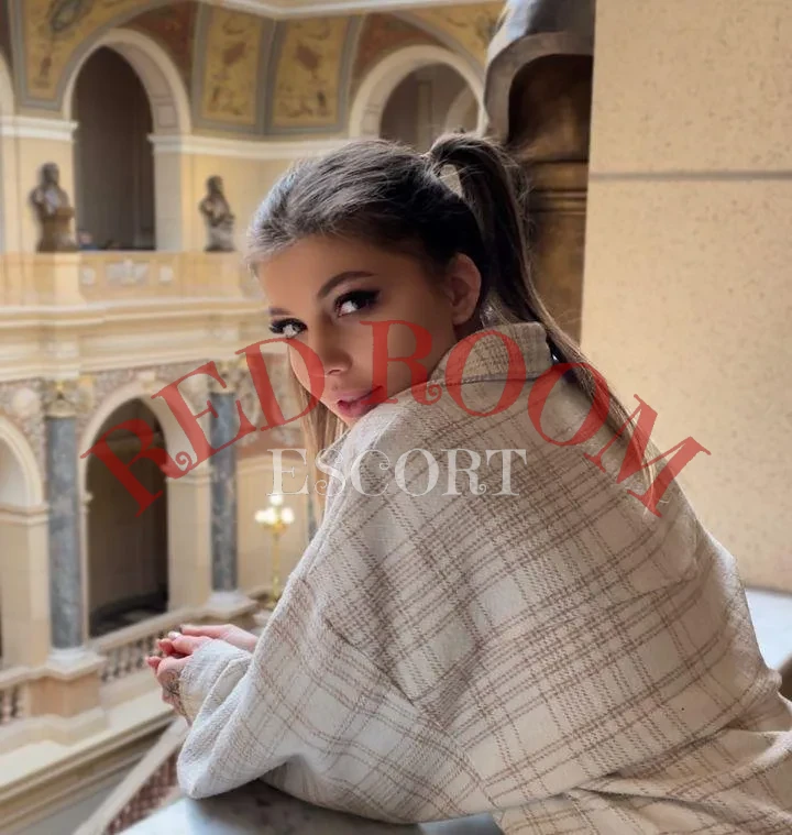 Эскортница Палома - грудь 3, рост 168 см, вес 58 кг, цвет волос Шатенки