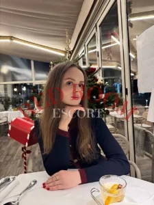 Эскортница Райли - грудь 1, рост 170 см, вес 56 кг, цвет волос Шатенки