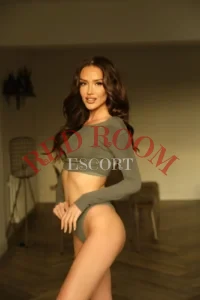 Эскортница Розали - грудь 2, рост 178 см, вес 58 кг, цвет волос Брюнетки