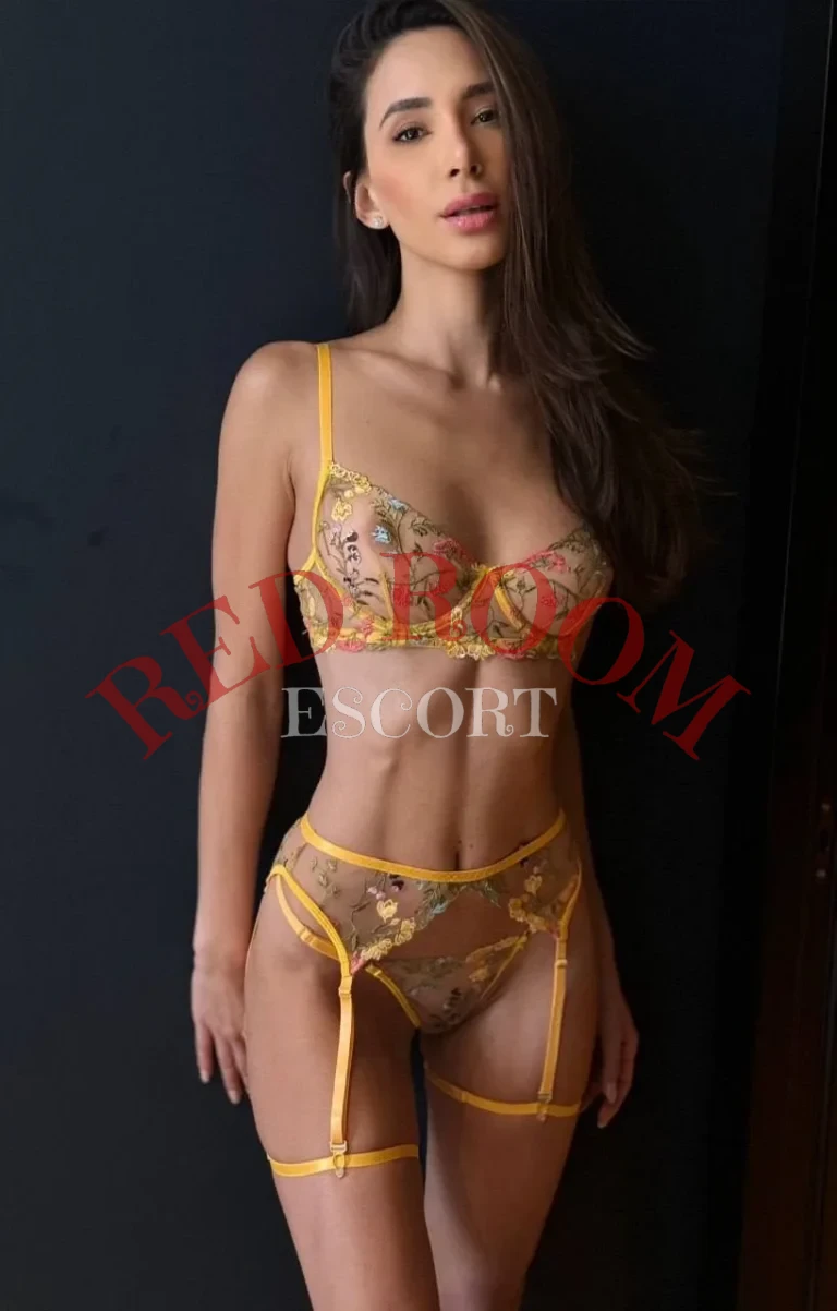 Эскортница Талия - грудь 1, рост 172 см, вес 56 кг, цвет волос Шатенки
