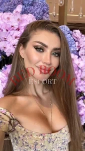 Эскортница Валентина - грудь 3, рост 170 см, вес 56 кг, цвет волос Шатенки