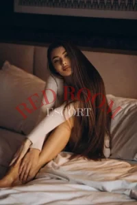 Эскортница Валентина - грудь 3, рост 170 см, вес 56 кг, цвет волос Шатенки