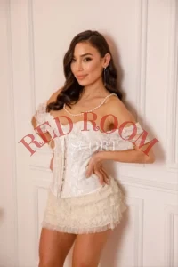 Эскортница Адриана - грудь 3, рост 175 см, вес 59 кг, цвет волос Брюнетки