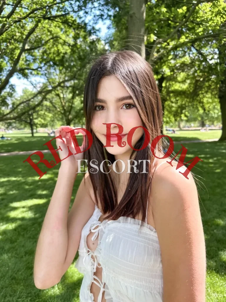 Эскортница Калла - грудь 1, рост 170 см, вес 56 кг, цвет волос Брюнетки