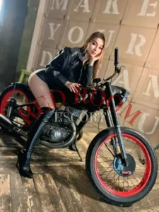 Эскортница Фэй - грудь 1, рост 175 см, вес 57 кг, цвет волос Шатенки