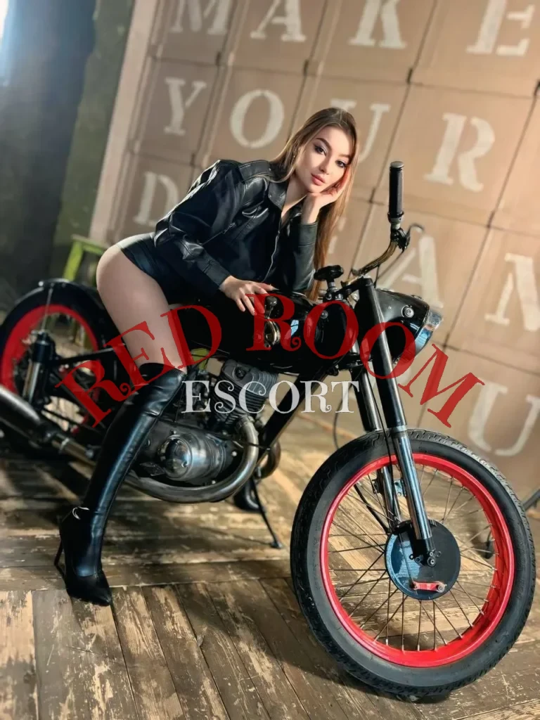 Эскортница Фэй - грудь 1, рост 175 см, вес 57 кг, цвет волос Шатенки