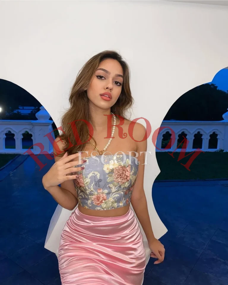 Эскортница Милена - грудь 2, рост 169 см, вес 59 кг, цвет волос Шатенки