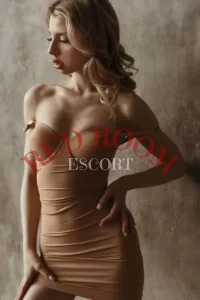 Эскортница Кайя - грудь 1, рост 168 см, вес 56 кг, цвет волос Блондинки