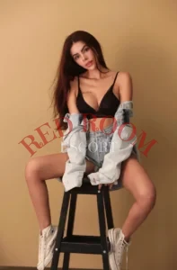 Эскортница Амелин - грудь 2, рост 174 см, вес 63 кг, цвет волос Шатенки