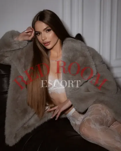 Эскортница Аврора - грудь 2, рост 172 см, вес 56 кг, цвет волос Шатенки