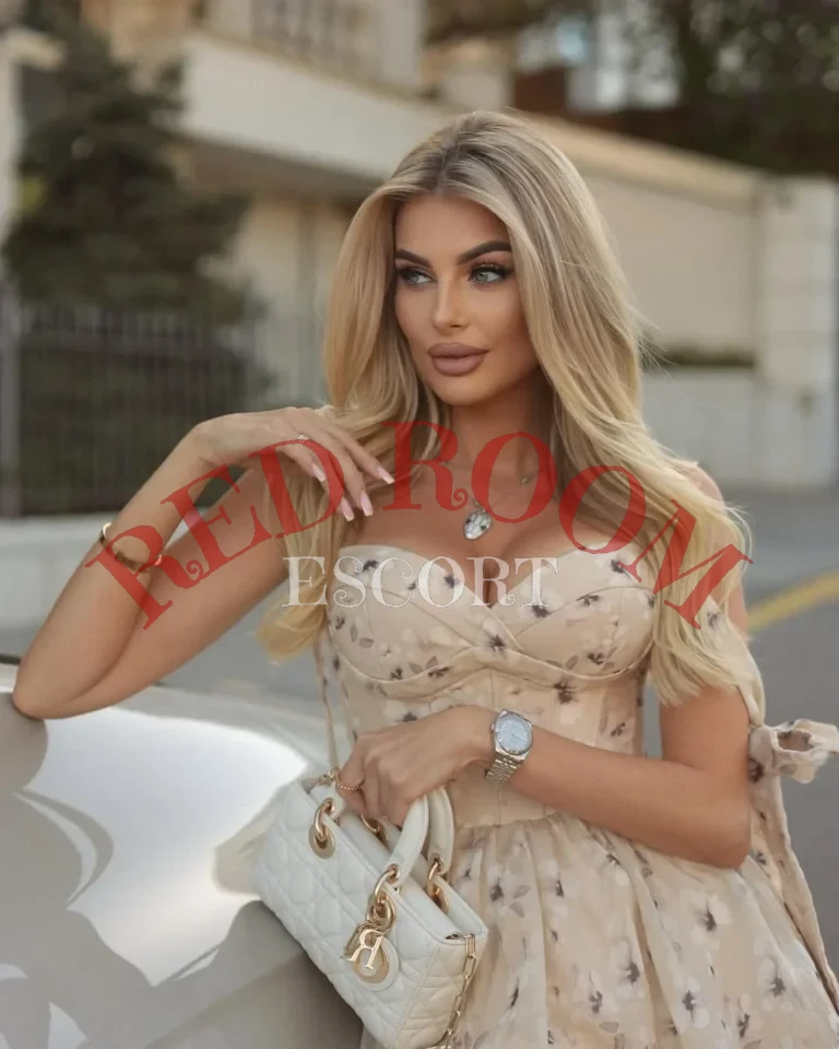 Эскортница Грейс - грудь 3, рост 174 см, вес 63 кг, цвет волос Блондинки