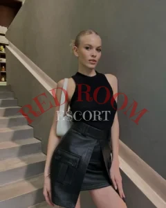Эскортница Цинния - грудь 2, рост 177 см, вес 53 кг, цвет волос Блондинки