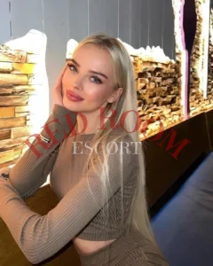 Эскортница Зоэль - грудь 2, рост 175 см, вес 55 кг, цвет волос Блондинки