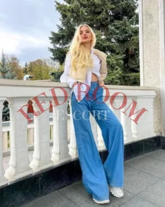 Эскортница Зоэль - грудь 2, рост 175 см, вес 55 кг, цвет волос Блондинки