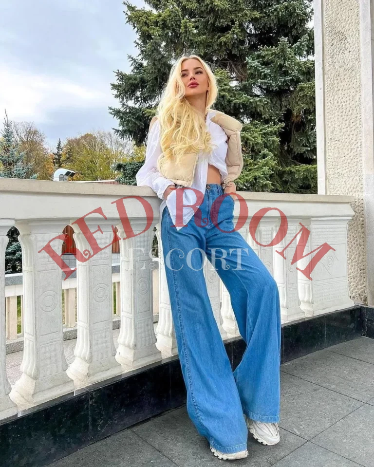 Эскортница Зоэль - грудь 2, рост 175 см, вес 55 кг, цвет волос Блондинки