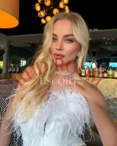 Эскортница Зоэль - грудь 2, рост 175 см, вес 55 кг, цвет волос Блондинки