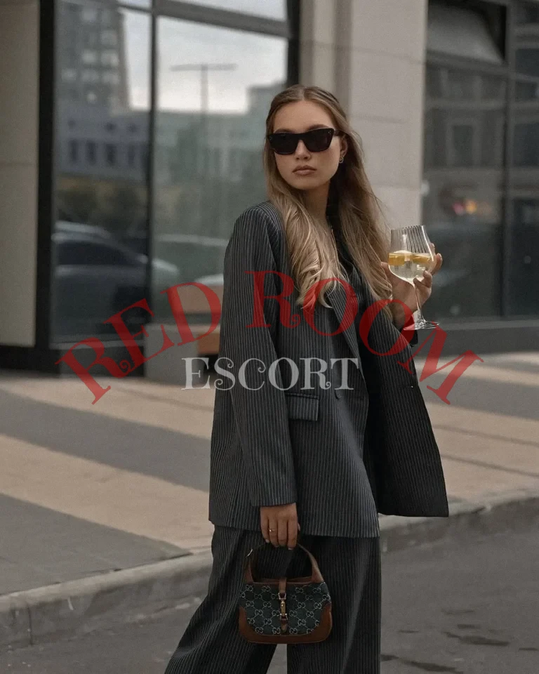 Эскортница Александра - грудь 1, рост 172 см, вес 58 кг, цвет волос Блондинки