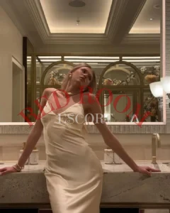 Эскортница Каролина - грудь 1, рост 175 см, вес 59 кг, цвет волос Блондинки