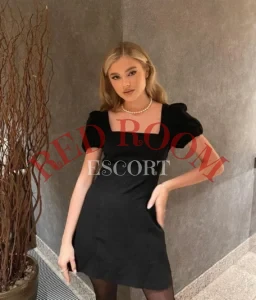 Эскортница Виола - грудь 2, рост 173 см, вес 52 кг, цвет волос Блондинки