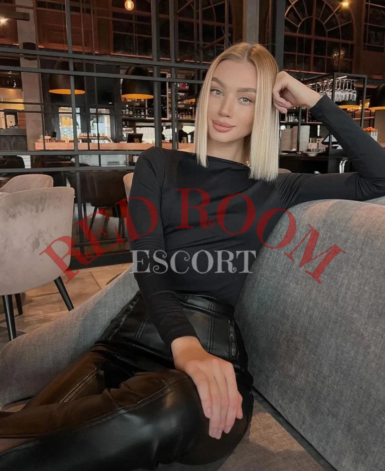 Эскортница Талия - грудь 2, рост 169 см, вес 53 кг, цвет волос Блондинки