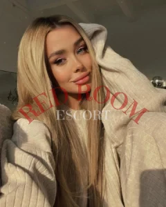 Эскортница Теган - грудь 1, рост 168 см, вес 52 кг, цвет волос Блондинки