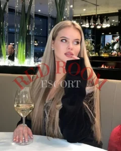 Эскортница Скайлар - грудь 2, рост 172 см, вес 51 кг, цвет волос Шатенки
