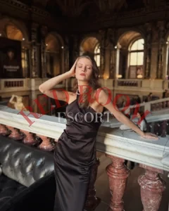 Эскортница Марина - грудь 1, рост 173 см, вес 58 кг, цвет волос Блондинки