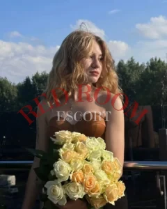 Эскортница Эбигейл - грудь 1, рост 168 см, вес 56 кг, цвет волос Блондинки