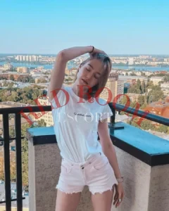 Эскортница Алекса - грудь 1, рост 171 см, вес 57 кг, цвет волос Блондинки